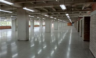 Arriendo local en el Centro Empresarial Olaya Herrera, Medellín