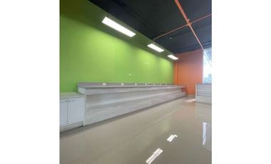 PLAZA EDISON/Local para Cafetería/ 200 m²/ con mobiliario/alquiler