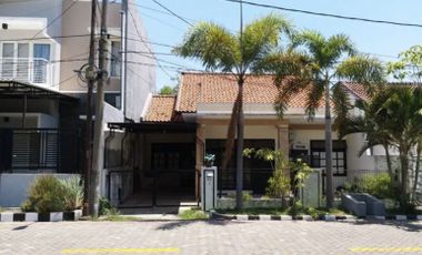 Rumah asri di Perum YKP Pandugo Surabaya