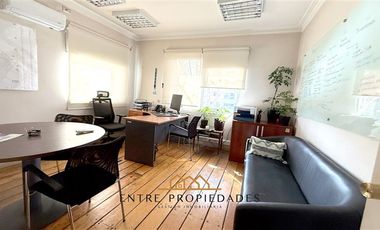 Casa comercial en arriendo de 9 dorm. en Providencia