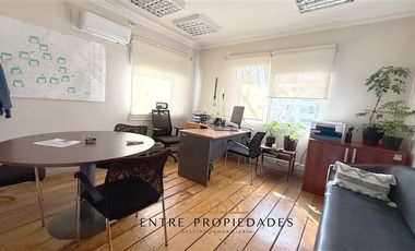 Casa comercial en arriendo de 9 dorm. en Providencia