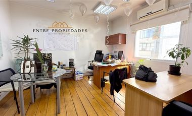 Casa comercial en arriendo de 9 dorm. en Providencia