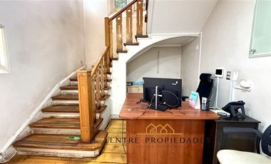 Casa comercial en arriendo de 9 dorm. en Providencia