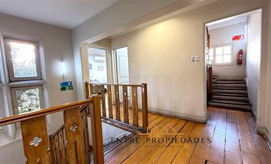 Casa comercial en arriendo de 9 dorm. en Providencia