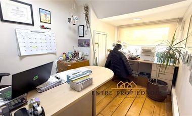 Casa comercial en arriendo de 9 dorm. en Providencia