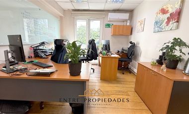 Casa comercial en arriendo de 9 dorm. en Providencia