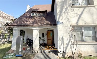 Casa comercial en arriendo de 9 dorm. en Providencia