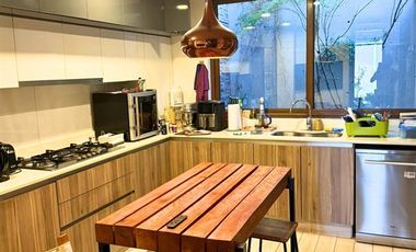 Depto en venta de 3 dorm.+ serv en San Carlos de Apoquindo