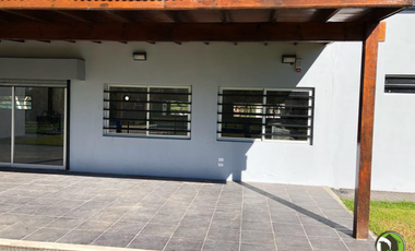 VENTA - CASA QUINTA - LA PLATA.