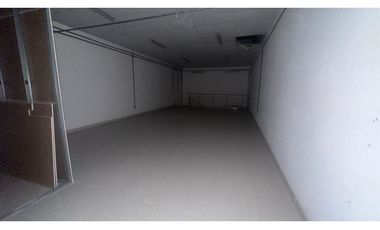 Se Alquila Local de 180m2 totalmente terminado en Megamall