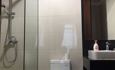 DISEWAKAN CEPAT !! Apt. The Kensington Tower Clifford Full Furnish Lantai Rendah , Bisa Nego