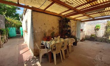 ¡¡OPORTUNIDAD!! 2 Casas a la venta a Reciclar sobre un terreno de 233 m2 Zona Céntrica - Cañuelas