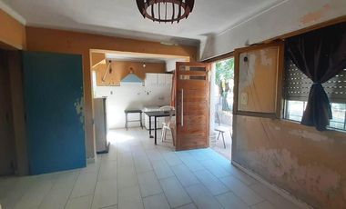¡¡OPORTUNIDAD!! 2 Casas a la venta a Reciclar sobre un terreno de 233 m2 Zona Céntrica - Cañuelas