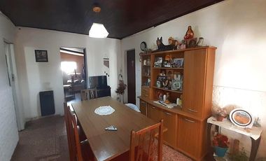 ¡¡OPORTUNIDAD!! 2 Casas a la venta a Reciclar sobre un terreno de 233 m2 Zona Céntrica - Cañuelas
