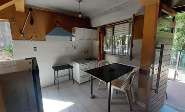 ¡¡OPORTUNIDAD!! 2 Casas a la venta a Reciclar sobre un terreno de 233 m2 Zona Céntrica - Cañuelas
