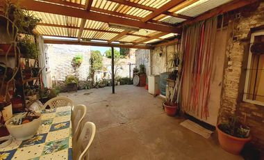 ¡¡OPORTUNIDAD!! 2 Casas a la venta a Reciclar sobre un terreno de 233 m2 Zona Céntrica - Cañuelas