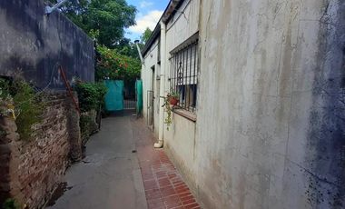 ¡¡OPORTUNIDAD!! 2 Casas a la venta a Reciclar sobre un terreno de 233 m2 Zona Céntrica - Cañuelas