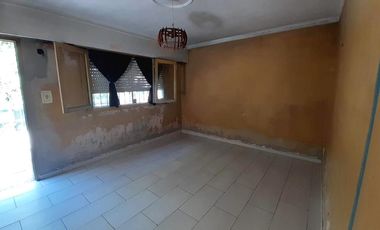 ¡¡OPORTUNIDAD!! 2 Casas a la venta a Reciclar sobre un terreno de 233 m2 Zona Céntrica - Cañuelas