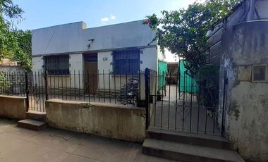 ¡¡OPORTUNIDAD!! 2 Casas a la venta a Reciclar sobre un terreno de 233 m2 Zona Céntrica - Cañuelas