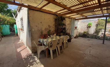 ¡¡OPORTUNIDAD!! 2 Casas a la venta a Reciclar sobre un terreno de 233 m2 Zona Céntrica - Cañuelas