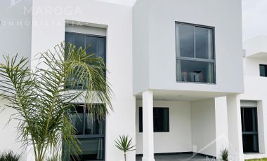 Casa en venta 3 recámaras fraccionamiento residencial con casa club alberca techada y GYM