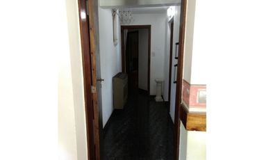 Casa con dos galpones sobre lote de 1900 m2 + 4 hectares de tierra en lo mejor de Nicanor Otamendi