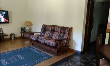 Casa con dos galpones sobre lote de 1900 m2 + 4 hectares de tierra en lo mejor de Nicanor Otamendi