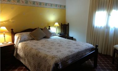 Casa con dos galpones sobre lote de 1900 m2 + 4 hectares de tierra en lo mejor de Nicanor Otamendi