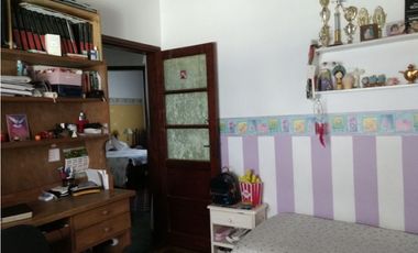 Casa con dos galpones sobre lote de 1900 m2 + 4 hectares de tierra en lo mejor de Nicanor Otamendi