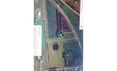 Casa con dos galpones sobre lote de 1900 m2 + 4 hectares de tierra en lo mejor de Nicanor Otamendi