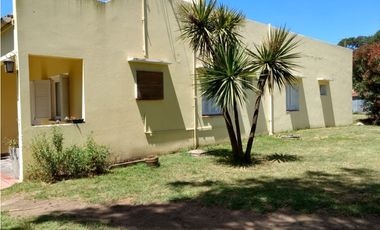 Casa con dos galpones sobre lote de 1900 m2 + 4 hectares de tierra en lo mejor de Nicanor Otamendi
