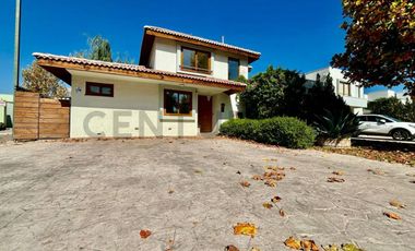 ARRIENDO PRECIOSA PROPIEDAD SANTA ELENA CHICUREO