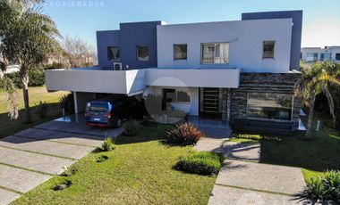 Flores Prop. Vende Casa  en  La Lomada De Pilar - Pilar