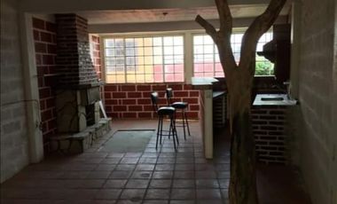 ¡¡¡OPORTUNIDAD! SE  VENDE, excelente inmueble con 2 departamentos y 3 locales
