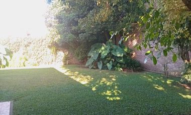 VENTA Gran ubicación casa con 2 dormitorios y 420 metros cuadrados de lote APTA CRÉDITO