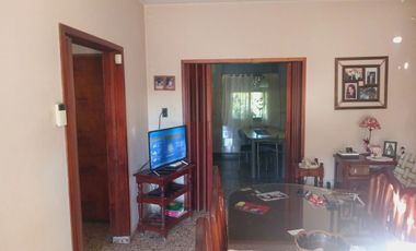 VENTA Gran ubicación casa con 2 dormitorios y 420 metros cuadrados de lote APTA CRÉDITO