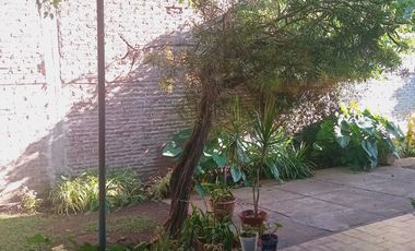 VENTA Gran ubicación casa con 2 dormitorios y 420 metros cuadrados de lote APTA CRÉDITO