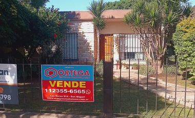 VENTA Gran ubicación casa con 2 dormitorios y 420 metros cuadrados de lote APTA CRÉDITO