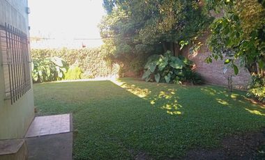VENTA Gran ubicación casa con 2 dormitorios y 420 metros cuadrados de lote APTA CRÉDITO