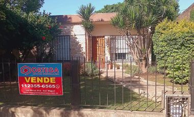 VENTA Gran ubicación casa con 2 dormitorios y 420 metros cuadrados de lote APTA CRÉDITO
