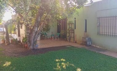 VENTA Gran ubicación casa con 2 dormitorios y 420 metros cuadrados de lote APTA CRÉDITO