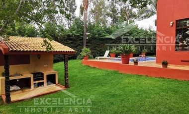 VENTA DE RESIDENCIA EN CLUB CAMPESTRE ERANDENI,DE UNA PLANTA CON ALBERCA.