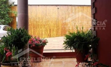 VENTA DE RESIDENCIA EN CLUB CAMPESTRE ERANDENI,DE UNA PLANTA CON ALBERCA.