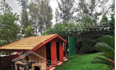 VENTA DE RESIDENCIA EN CLUB CAMPESTRE ERANDENI,DE UNA PLANTA CON ALBERCA.