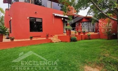 VENTA DE RESIDENCIA EN CLUB CAMPESTRE ERANDENI,DE UNA PLANTA CON ALBERCA.
