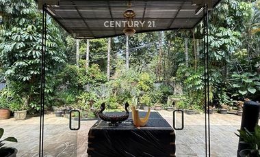 Dijual Luxurious Home Lokasi Strategis In Menteng