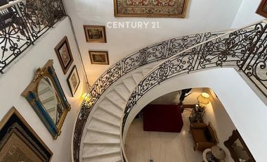 Dijual Luxurious Home Lokasi Strategis In Menteng