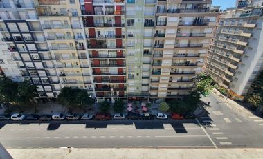 Departamento . dos ambientes . a la calle