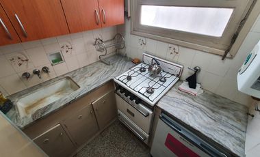 Departamento . dos ambientes . a la calle