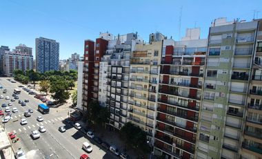 Departamento . dos ambientes . a la calle